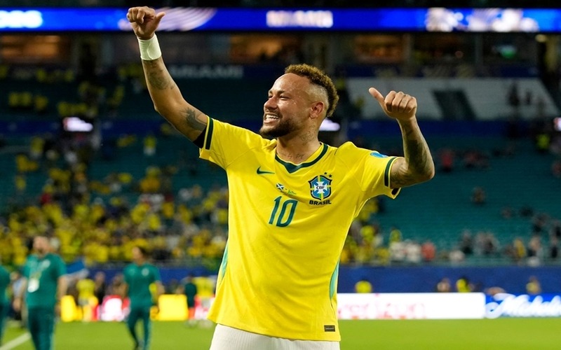 Neymar thể hiện kỹ thuật xử lý bóng đầy biến hóa trong những tình huống một đối một