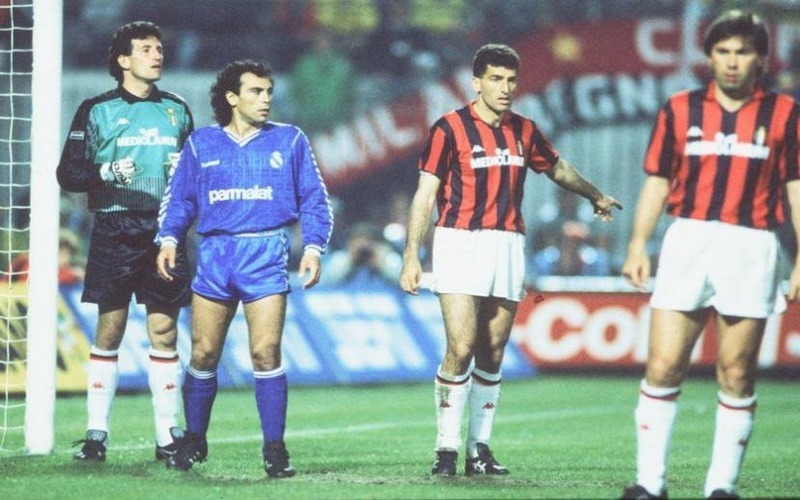 image 17 Huấn luyện viên Arrigo Sacchi và cuộc cách mạng chiến thuật bóng đá Triết lý Sacchi đặt sự đồng bộ và kiểm soát không gian lên hàng đầu