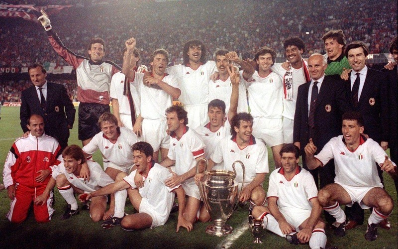 image 19 Huấn luyện viên Arrigo Sacchi và cuộc cách mạng chiến thuật bóng đá Hàng phòng ngự Milan vận hành đồng bộ và giữ khoảng cách chặt chẽ dưới thời Sacchi
